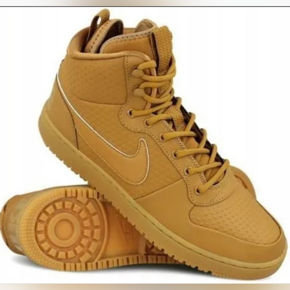 Nike Other - Men's Nike Court Borough MID Winter Wheat size 10 1/2